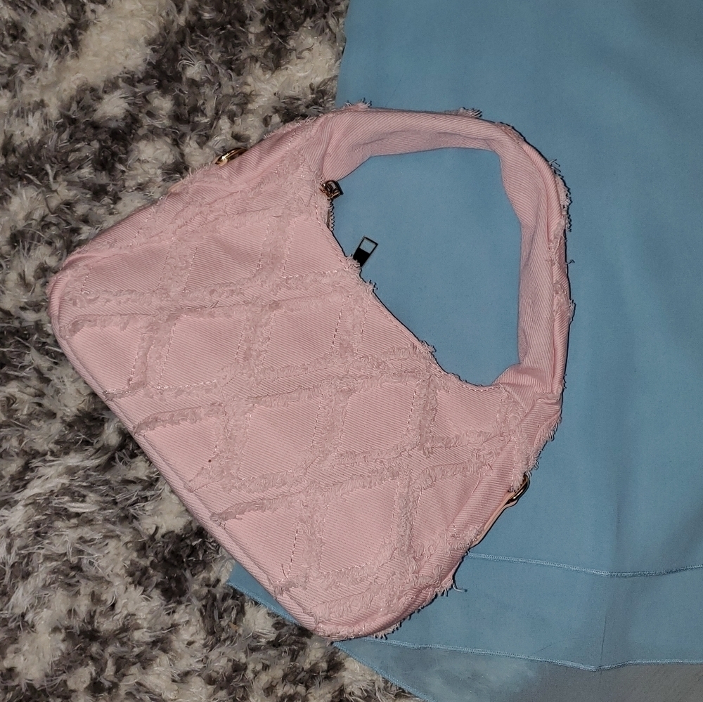 Argyle Pattern Raw Hem Shoulder Bag